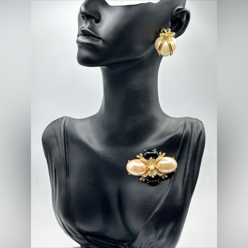 Signed Joan Rivers Vintage Onyx and Mabe Pearl Cabochon Brooch and Earrings #457